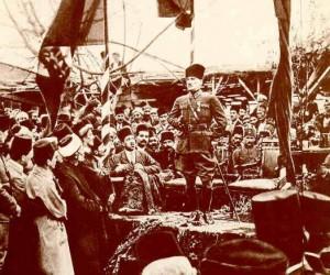 17 Mart 1923 Mersin’de Millet Bahçesinde Mersinlilere hitap ederken