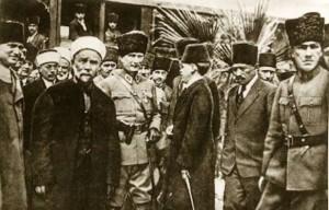 17 Mart 1923 T.B.M.M. Başkanı Gazi Mustafa Kemal, Adana'dan Mersin'e giderken